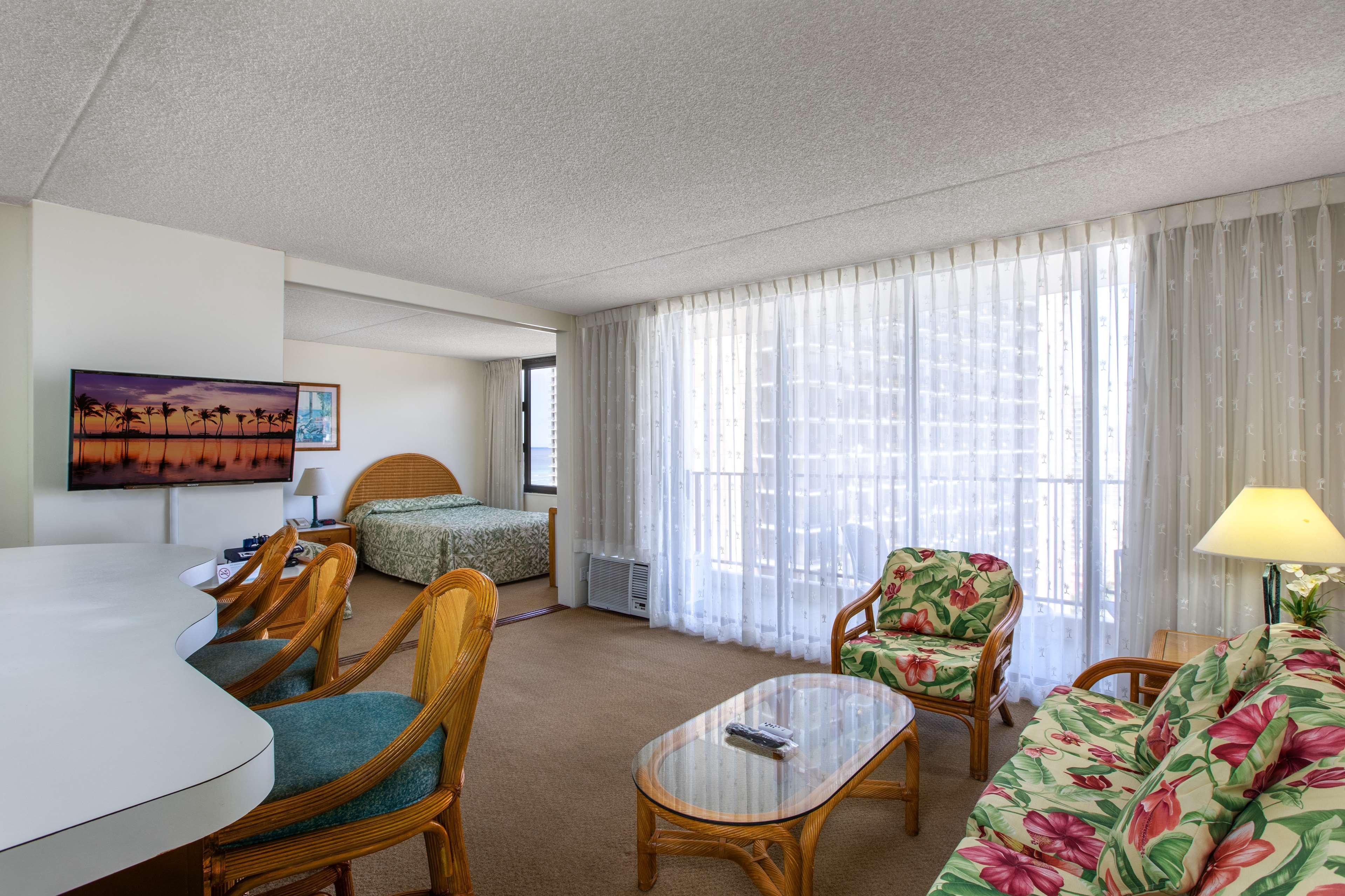 Apartahotel Aston At The Waikiki Banyan 3*