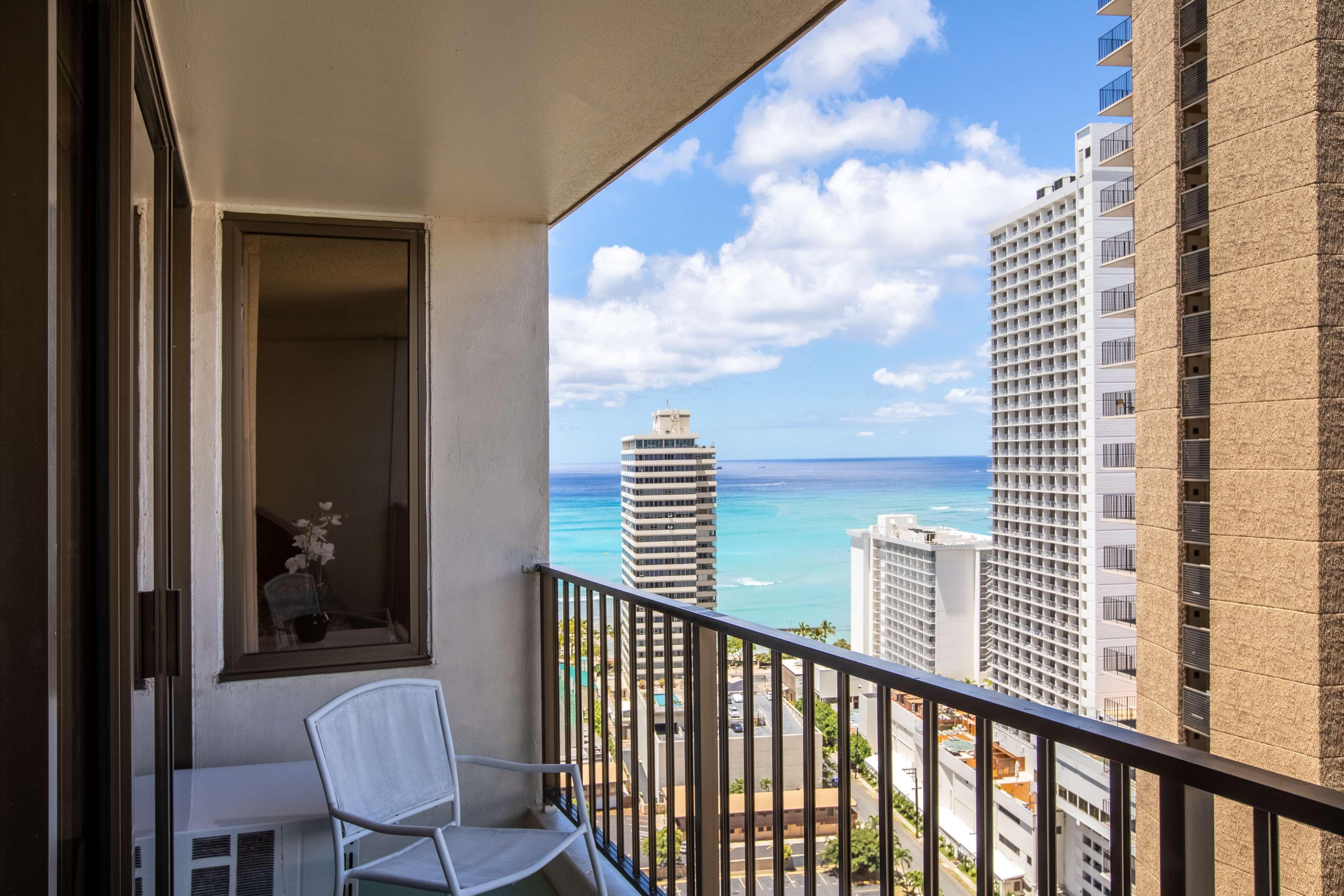 Aston At The Waikiki Banyan Apartahotel 3*