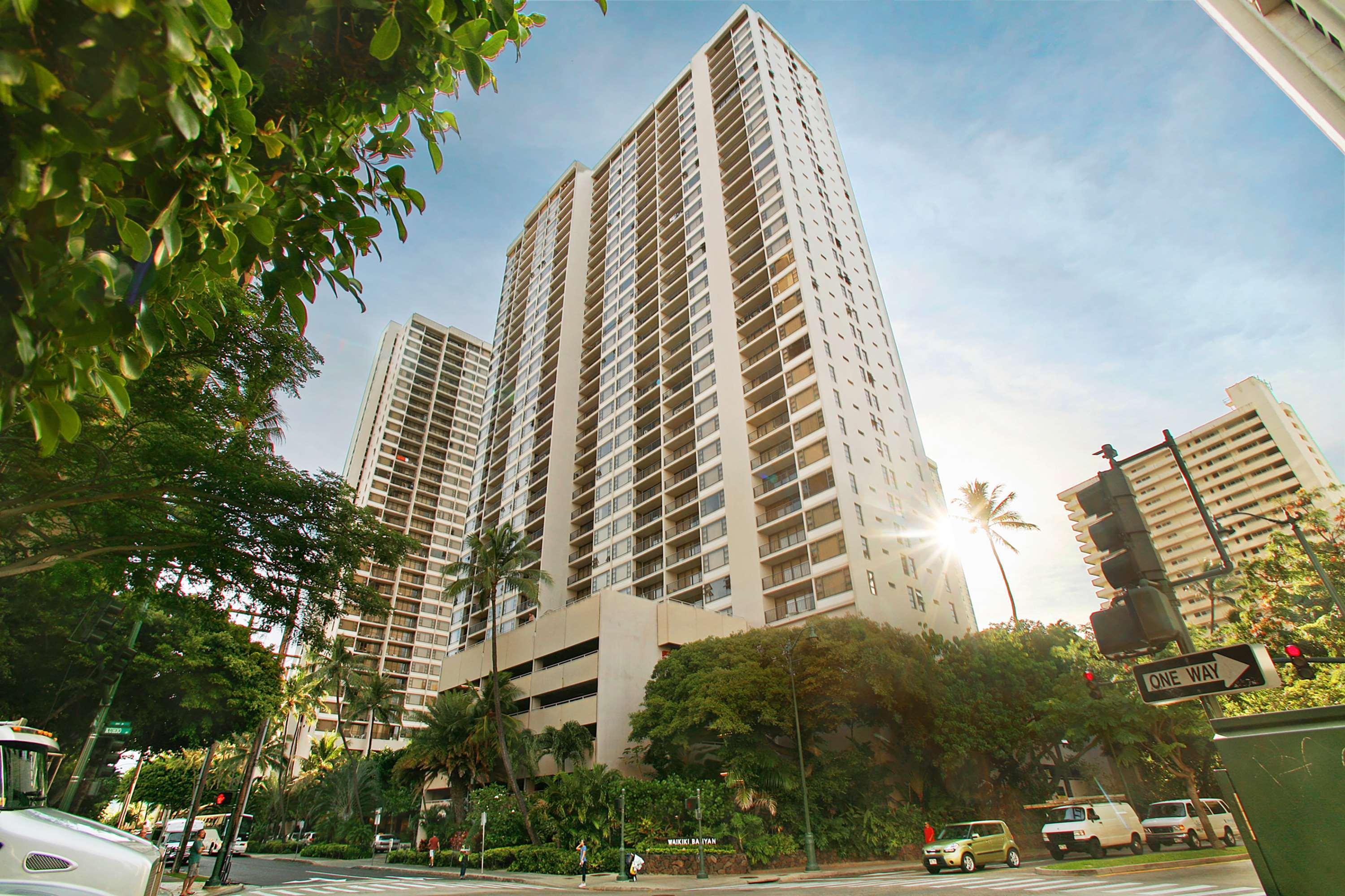 Aston At The Waikiki Banyan Apartahotel 3*