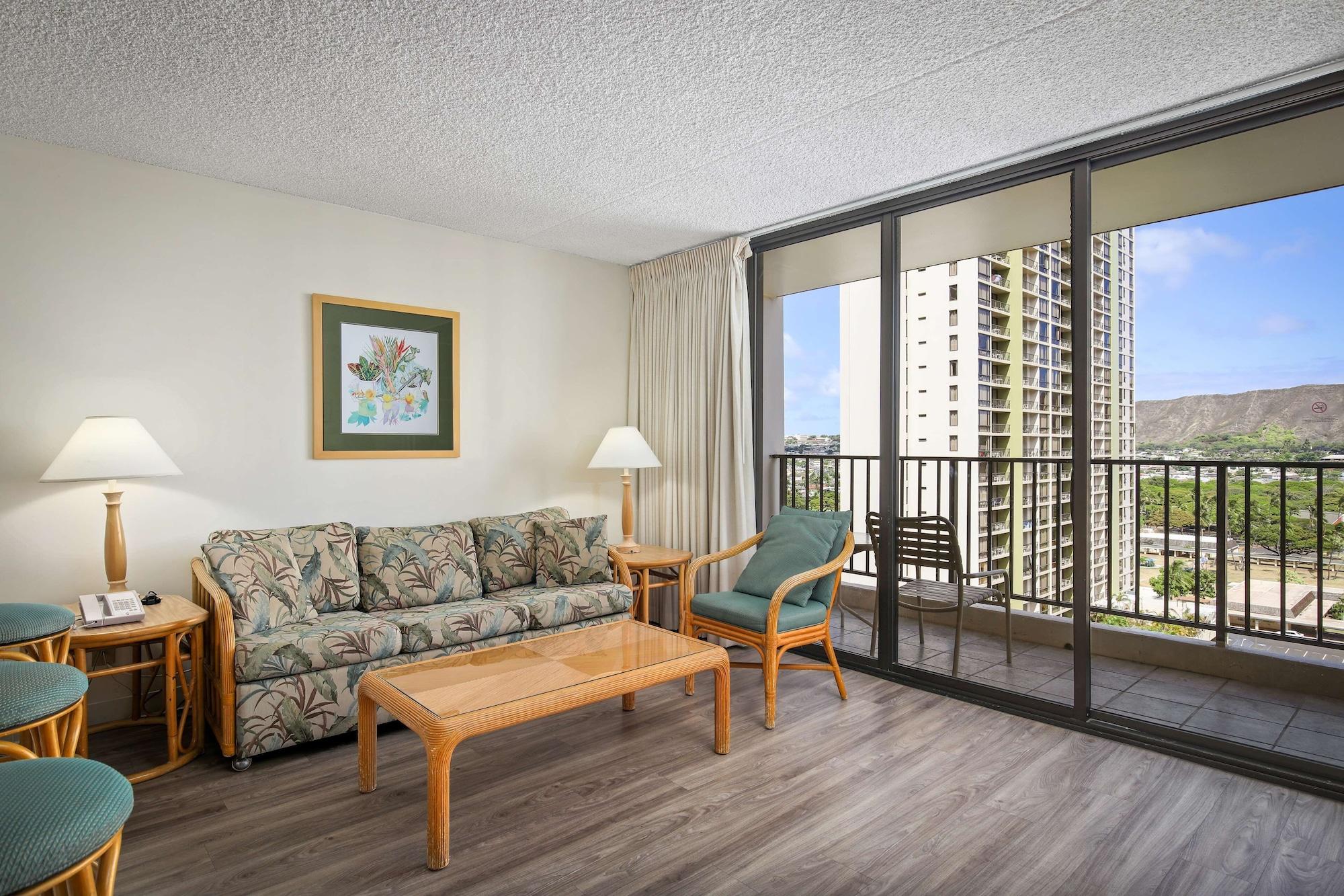 Apartahotel Aston At The Waikiki Banyan 3*