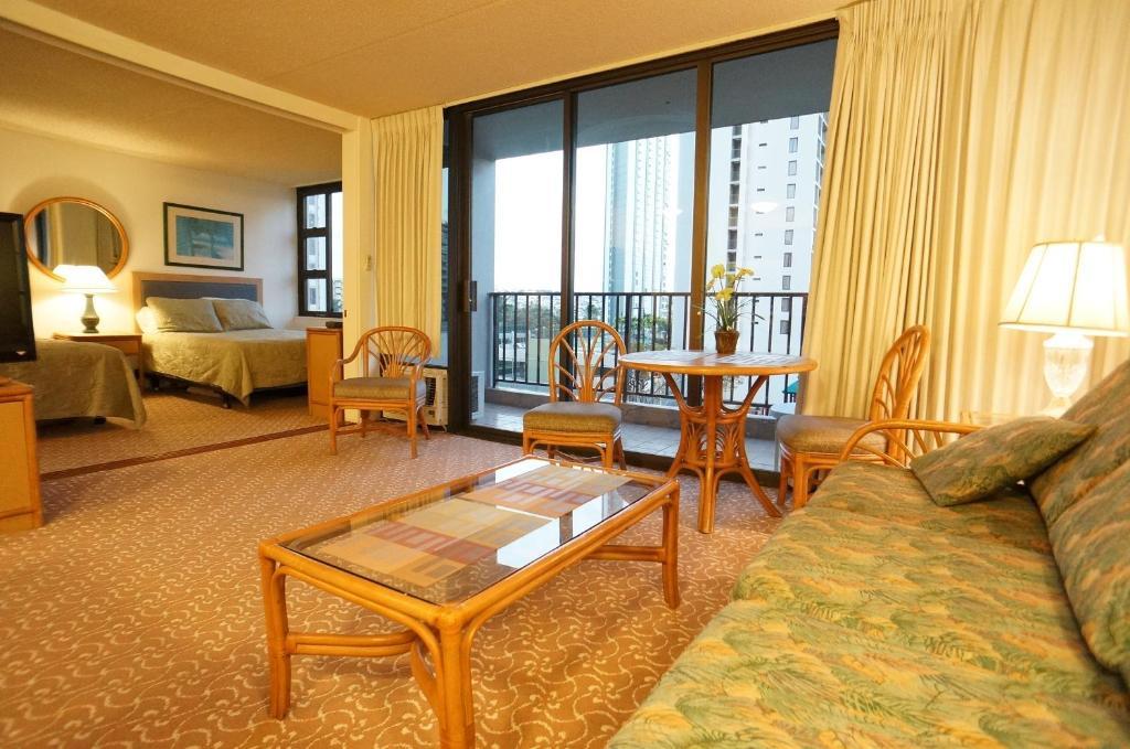 Aston At The Waikiki Banyan Apartahotel 3*